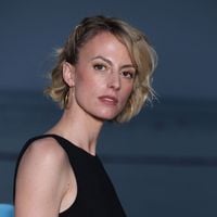 Sara Mortensen : Maison au bout d'"un chemin paumé" en France, chalet perdu près d'un fjord ... l'actrice a investi dans deux refuges uniques