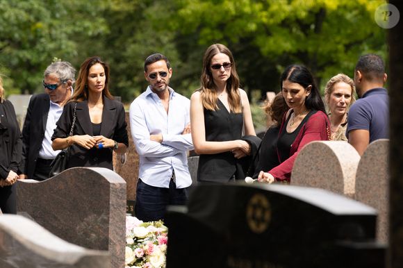 Exclusif - Sylvie Ortega - Obsèques de Sabine Anthony au cimetière carré juif de Pantin, le 1er août 2025.