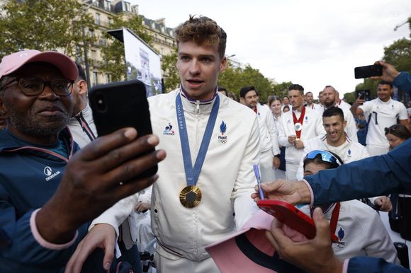 Léon Marchand - La "Parade des Champions" des Jeux Olympiques et Paralympiques de Paris2024, sur les Champs-Elysées. Paris, le 14 septembre 2024.
© Romauld Meigneux/Pool/Bestimage