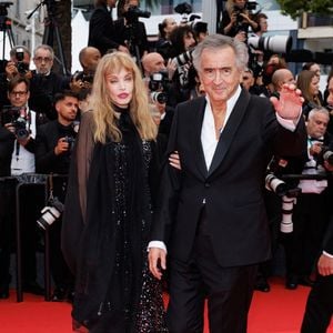 Arielle Dombasle, Bernard-Henri Lévy - Montée des marches du film « Partir un jour » pour la cérémonie d’ouverture du 78ème Festival International du Film de Cannes, au Palais des Festivals à Cannes. Le 13 mai 2025
© Jacovides-Moreau / Bestimage