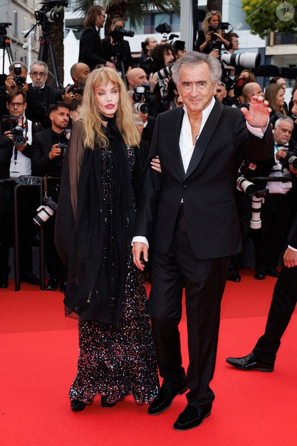Arielle Dombasle, Bernard-Henri Lévy - Montée des marches du film « Partir un jour » pour la cérémonie d’ouverture du 78ème Festival International du Film de Cannes, au Palais des Festivals à Cannes. Le 13 mai 2025
© Jacovides-Moreau / Bestimage