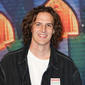 Mais sa famille est originaire de l'Aveyron.

Paul de Saint Sernin - Avant-première de la série "Loups Garous" au Grand Rex à Paris. Le 2 octobre 2024
© Coadic Guirec / Bestimage