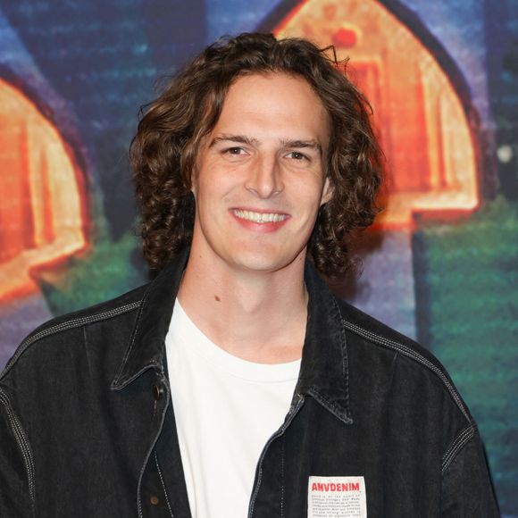 Mais sa famille est originaire de l'Aveyron.

Paul de Saint Sernin - Avant-première de la série "Loups Garous" au Grand Rex à Paris. Le 2 octobre 2024
© Coadic Guirec / Bestimage