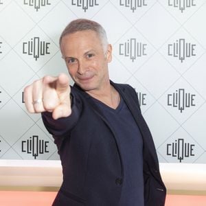 "Mais je ne connais pas son talent en tant que directeur des programmes", a-t-il ajouté

Exclusif - Samuel Etienne - Backstage de l'enregistrement de l'émission "Clique", présentée par M.Achour et diffusée en clair sur Canal + le 11 avril 2021
© Jack Tribeca / Bestimage