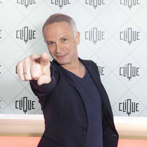 "Mais je ne connais pas son talent en tant que directeur des programmes", a-t-il ajouté

Exclusif - Samuel Etienne - Backstage de l'enregistrement de l'émission "Clique", présentée par M.Achour et diffusée en clair sur Canal + le 11 avril 2021
© Jack Tribeca / Bestimage