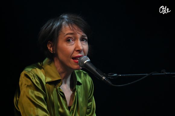 Ce morceau racontait avec humour le fantasme d'une spectatrice désireuse de rejoindre le comédien à travers l'écran.

Jeanne Cherhal - Soirée "FreeGleizes" au Bataclan à Paris le 29 janvier 2026.  

© Lionel Urman/Bestimage