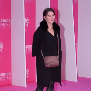 Isabelle Gelinas au photocall de la soirée d'ouverture de la 2ème édition du "Canneseries" au palais des Festivals à Cannes, France, le 5 avril 2019. © Rachid Bellak/Bestimage