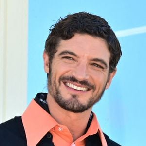 Niels Schneider lors du photocall pour le film "La Bataille De Gaulle: L'Âge De Fer" à Cannes, France. © Romain Doucelin / Agency Bestimage
