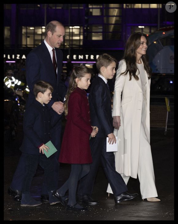Le prince William et Kate Middleton et leurs enfants, le prince George, la princesse Charlotte et le prince Louis, arrivent à un service de chants de Noël à l'abbaye de Westminster à Londres, Royaume-Uni, le 08 décembre 2023. Photo by Stephen Lock / i-Images/ABACAPRESS.COM