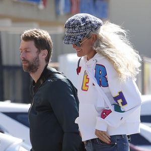 Laeticia Hallyday va déjeuner avec sa mère Françoise Thibault, son frère Grégory Boudou et sa compagne Maryline Issartier dans un restaurant de sushis à Los Angeles le 8 mars 2019. La famille est restée deux heures à table. (No Web - No Blog pour suisse et Belgique) © Agence / Bestimage