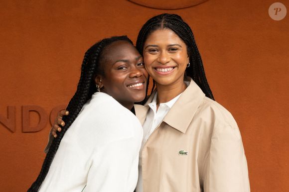 Clarisse Agbegnenou et Ysaora Thibus prennent la pose à Roland Garros pour l'Open de France le 7 juin 2025, à Paris, France. Photo par Laurent Zabulon/ABACAPRESS.COM