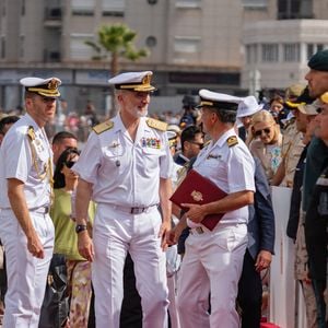 Le roi Felipe VI d'Espagne assiste à une démonstration dynamique dans le cadre des événements de la "Journée des forces armées 2025", à la plage d'Alcaravaneras,à Las Palmas de Gran Canaria le 6 juin 2025. Europa Press / Bestimage