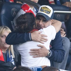 Michaël Youn, accompagné de son beau-fils Sean Obispo ont assisté à la victoire des Parisiens

Sabrina Ouazani et Michaël Youn - Célébrités dans les tribunes lors du match retour de la Ligue Des Champions 2024-2025 (LDC) "PSG - Arsenal" (2-1) au Parc des Princes à Paris le 7 mai 2025. © Cyril Moreau/Bestimage