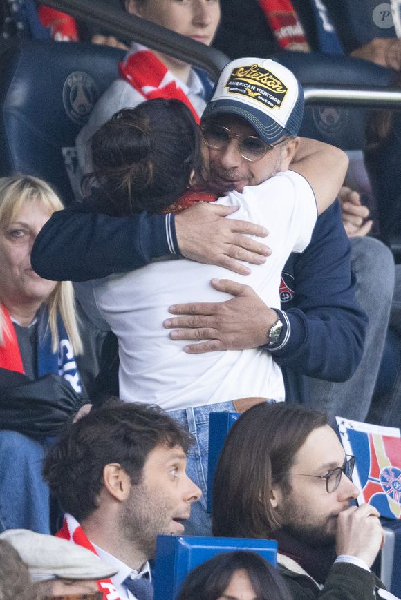 Michaël Youn, accompagné de son beau-fils Sean Obispo ont assisté à la victoire des Parisiens

Sabrina Ouazani et Michaël Youn - Célébrités dans les tribunes lors du match retour de la Ligue Des Champions 2024-2025 (LDC) "PSG - Arsenal" (2-1) au Parc des Princes à Paris le 7 mai 2025. © Cyril Moreau/Bestimage