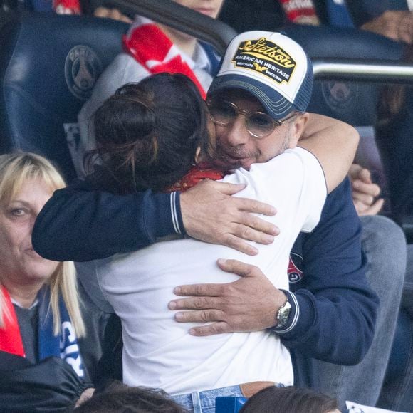 Michaël Youn, accompagné de son beau-fils Sean Obispo ont assisté à la victoire des Parisiens

Sabrina Ouazani et Michaël Youn - Célébrités dans les tribunes lors du match retour de la Ligue Des Champions 2024-2025 (LDC) "PSG - Arsenal" (2-1) au Parc des Princes à Paris le 7 mai 2025. © Cyril Moreau/Bestimage