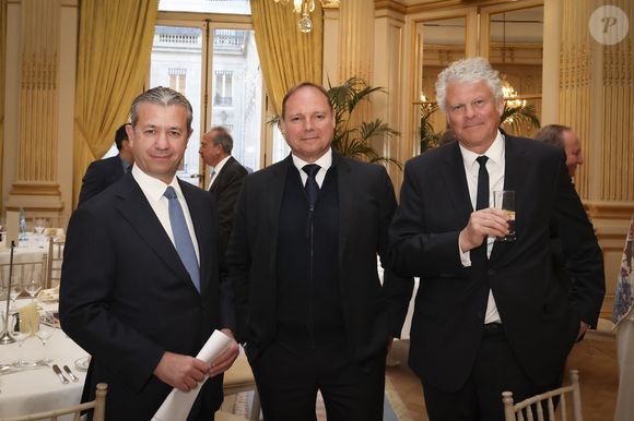 Thomas Piquemal, Christophe Caupenne, guest - Les salons du Cercle Interallié ont fait salle comble ce mardi, réunissant de nombreuses personnalités autour de Maud Bregeon, qui s'est récemment vu confier, en plus du porte-parolat du Gouvernement, le ministère de l'Energie, un portefeuille hautement stratégique, en particulier dans le contexte de crise qui embrase le Moyen-Orient.
© Jack Tribeca / Bestimage