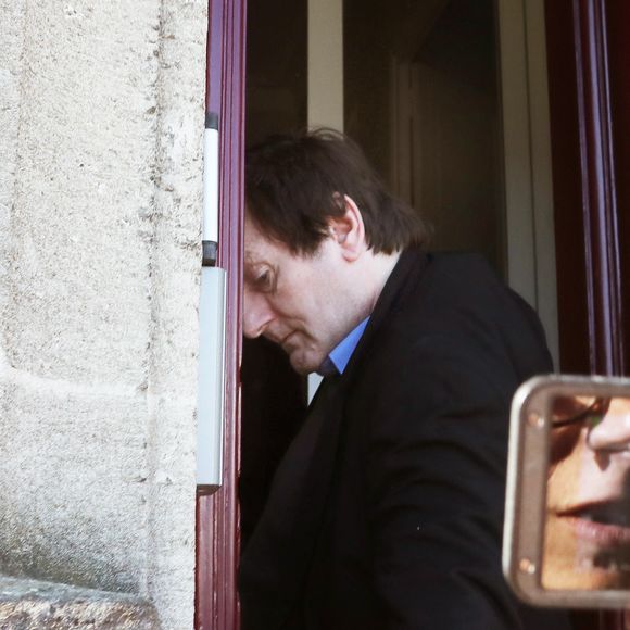 Cela correspond à des modules de soins qui sont une des obligations de la mesure

Pierre Palmade est sorti de la prison de Bordeaux, il purgera sa peine sous bracelet électronique à son domicile. Le 16 avril 2025
L’humoriste, à qui un aménagement de peine a été accordé pour purger sa condamnation après un grave accident de la route en Seine-et-Marne, a quitté ce mercredi matin la prison de Gradignan, près de Bordeaux. Agence / Bestimage