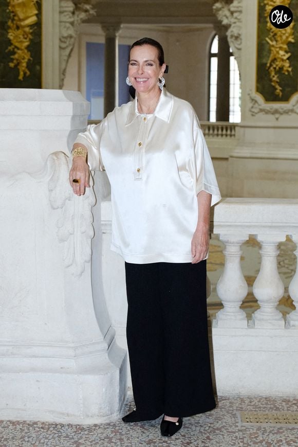 Carole Bouquet au premier défilé Chanel "Collection Haute Couture Automne/Hiver 2026-2027" lors de la Fashion Week de Paris, le 7 juillet 2026.

© Pauline Mourey / Bestimage