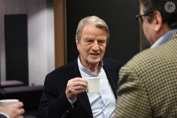 Bernard Kouchner est interviewé sur RMC/BFM TV à Paris, France, le 4 mars 2019. Photo par Alain Apaydin/ABACAPRESS.COM