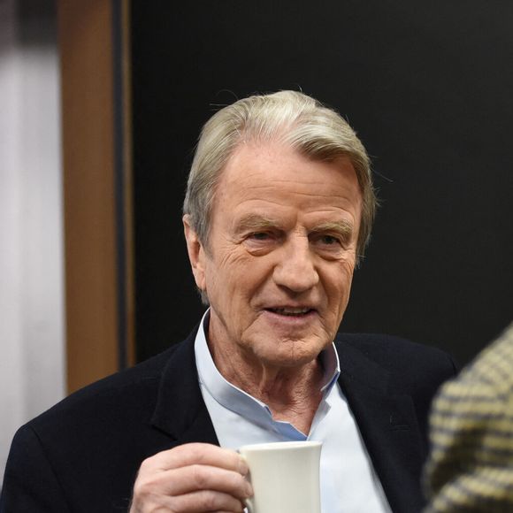 Bernard Kouchner est interviewé sur RMC/BFM TV à Paris, France, le 4 mars 2019. Photo par Alain Apaydin/ABACAPRESS.COM