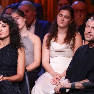 Exclusif - Philippe Manoeuvre, Lulu Gainsbourg, Benjamin Biolay lors de l'enregistrement de l'émission "Le Grand Echiquier - Spéciale Serge Gainsbourg" présentée par C.Chazal et A.Manoukian et diffusée le 7 avril 2026 sur France 2, à Paris, France, le 17 septembre 2025. © Jack Tribeca/Bestimage