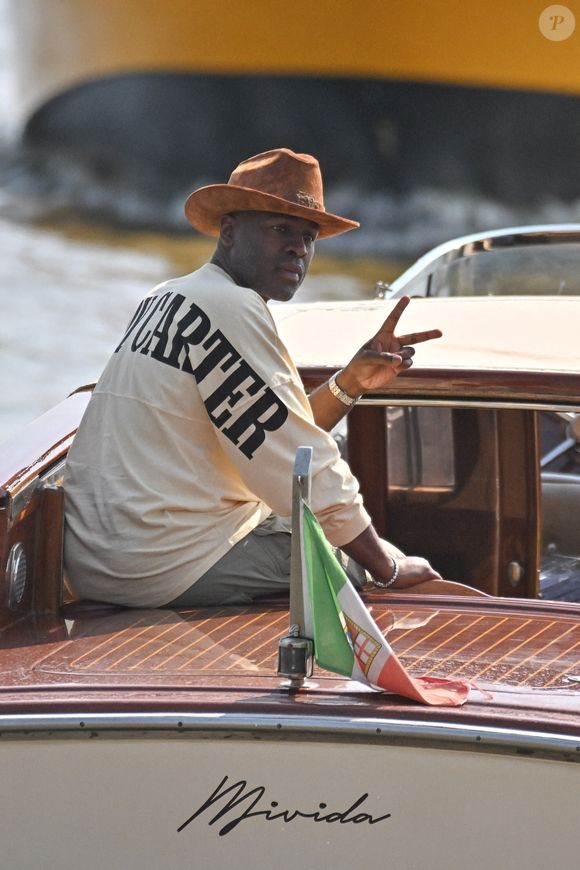 Corey Gamble arrive à l'aéroport de Venise avant le mariage de Jeff Bezos à Venise le 25 juin 2025. Photo par Julien Reynaud/APS-Medias/ABACAPRESS.COM