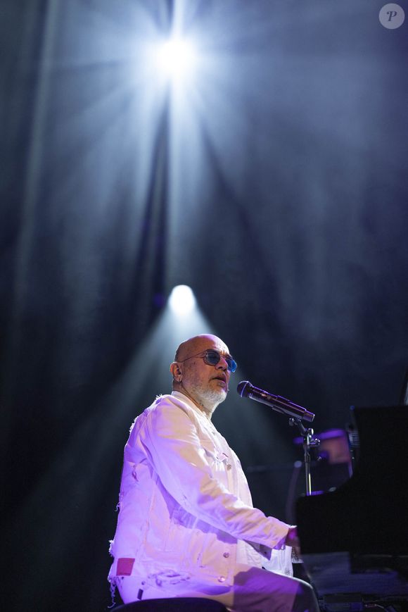 Pascal Obispo au concert du gala des 20 ans de la fondation Recherche Alzheimer "2 générations chantent pour la 3ème" à l'Olympia à Paris le 18 mars 2024.

© Cyril Moreau / Bestimage