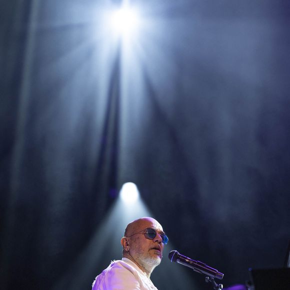 Pascal Obispo au concert du gala des 20 ans de la fondation Recherche Alzheimer "2 générations chantent pour la 3ème" à l'Olympia à Paris le 18 mars 2024.

© Cyril Moreau / Bestimage