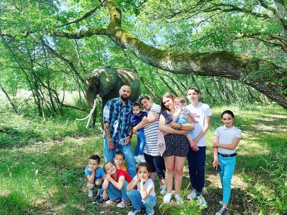 C’est un secret qu'ils portaient seuls depuis de longs mois, mais qu'ils ont finalement choisi de livrer à leur communauté. 

La famille Valiente sur Instagram.