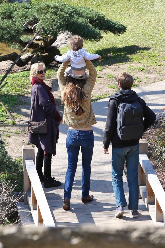L'actrice Natalie Portman, son mari Benjamin Millepied et leur petit dernier, le bébé Aleph, ont profité de leur samedi avec quelques membres de la famille au Huntington Botanical Gardens. Pasadena, CA le 9 février 2013. Photo GSI/ABACAPRESS.COM