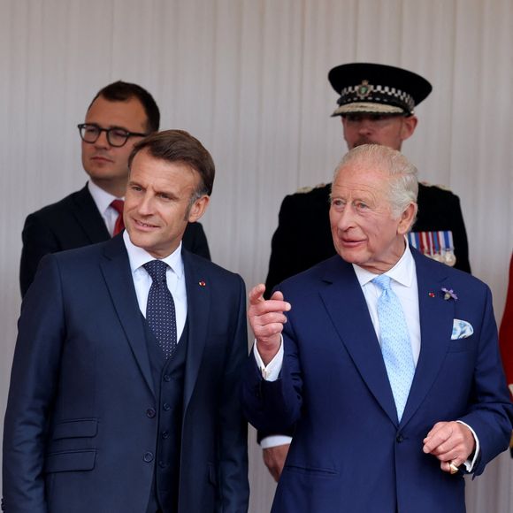 Le roi Charles III d'Angleterre, Camilla Parker Bowles, reine consort d'Angleterre, le prince William, prince de Galles, et Catherine (Kate) Middleton, princesse de Galles, accueillent le couple présidentiel français le président Emmanuel Macron et sa femme la Première Dame Brigitte Macron sur Datchet road à Windsor, Royaume Uni, le 8 juillet 2025. © Dominique Jacovides/Bestimage