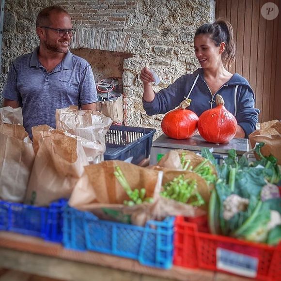 Lucie Lucas dans son petit village breton de Plorec