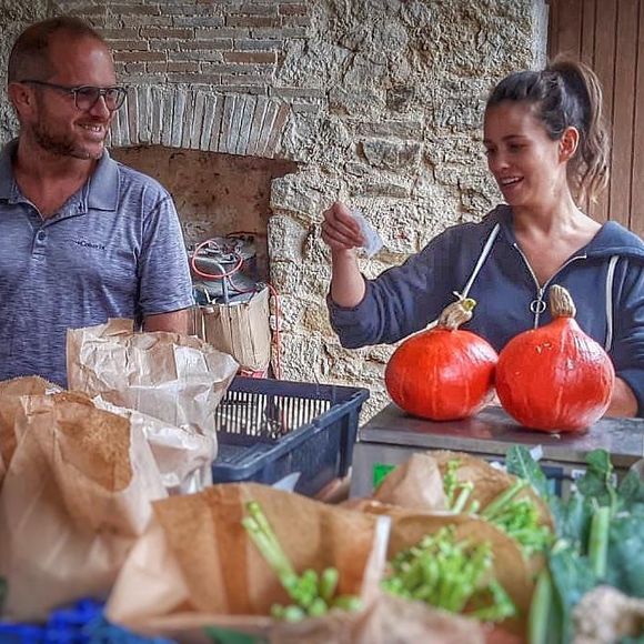 Lucie Lucas dans son petit village breton de Plorec