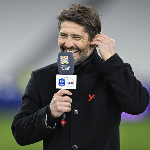 La légende du football Bixente Lizarazu profite pleinement de ses vacances.

Bixente Lizarazu pour Telefoot sur TF1 TV lors du match de football UEFA Nations League France VS Croatie au Stade de France à Saint-Denis près de Paris, France. Photo by Joly Victor/ABACAPRESS.COM