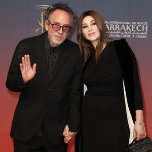 elle dit toujours croire en l'amour, même si cela peut paraître un peu fou.

Tim Burton et Monica Bellucci au photocall de la cérémonie d'ouverture et à la projection du film "L'Ordre" lors du 21ème Festival international du film de Marrakech, le 29 novembre 2024j à Marrakech, Maroc. © Dominique Jacovides/Bestimage