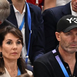 Zinedine Zidane et sa femme Véronique dans les tribunes de la finale Hommes "France vs Pologne" de volley-ball lors des Jeux Olympiques Paris 2024. Le 10 août 2024
© P.Perusseau-D.Jacovides / Bestimage