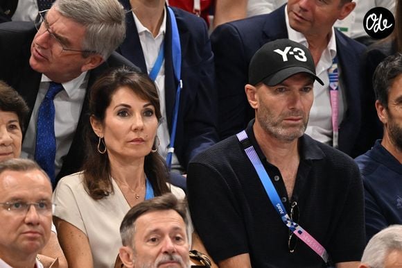 Zinedine Zidane et sa femme Véronique dans les tribunes de la finale Hommes "France vs Pologne" de volley-ball lors des Jeux Olympiques Paris 2024. Le 10 août 2024
© P.Perusseau-D.Jacovides / Bestimage
