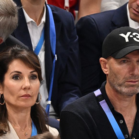 Zinedine Zidane et sa femme Véronique dans les tribunes de la finale Hommes "France vs Pologne" de volley-ball lors des Jeux Olympiques Paris 2024. Le 10 août 2024
© P.Perusseau-D.Jacovides / Bestimage