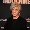 Lou Sirkis : Après une longue pause pour qu'elle puisse se soigner, son oncle Nicola et Indochine l’ont prise sous leur aile