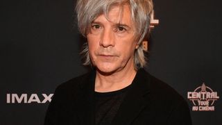 Lou Sirkis : Après une longue pause pour qu'elle puisse se soigner, son oncle Nicola et Indochine l’ont prise sous leur aile
