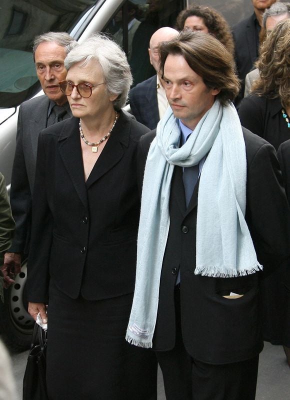 Bruno Finck quitte la messe d'enterrement de son compagnon, l'acteur français Jean-Claude Brialy, qui s'est tenue à l'église Saint-Louis en l'Ile à Paris, France, le 4 juin 2007. Photo ABACAPRESS.COM