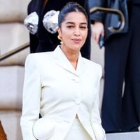 "Tu vas te remarier et..." : Leïla Bekhti tout en blanc au défilé Schiaparelli, une star de la mode interpelle l'actrice