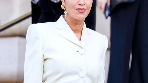 "Tu vas te remarier et..." : Leïla Bekhti tout en blanc au défilé Schiaparelli, une star de la mode interpelle l'actrice