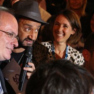 Cyril Hanouna, présentateur de la soirée, le président du Crédit Mutuel et Alexia Laroche-Joubert - Concert des 60 ans d'Europe 1 au Zénith à Paris. Le 21 mai 2015. © Denis Guignebourg / Bestimage