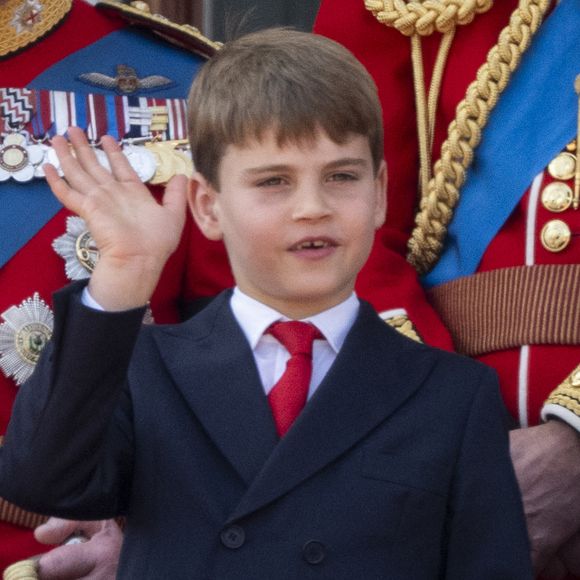 Le prince Louis de Galles, - Les membres de la famille royale britannique au balcon de Buckingham Palace lors de la cérémonie Trooping the Colour à Londres, le 14 juin 2025. Affecté par le crash du Boeing 787 Dreamliner à Ahmedabad du 12 juin, le souverain et les officiels porteront un brassard noir en hommage aux plus de 270 victimes. Bon nombre d'elles étaient des ressortissants britanniques.
© Goff Inf / Bestimage