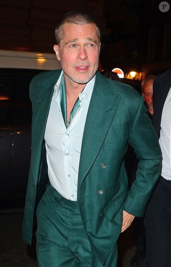 "F1", le nouveau blockbuster produit et porté par Brad Pitt, démarre fort dans les salles du monde entier.

Brad Pitt et sa compagne Ines De Ramon à la sortie de la première du film "F1" au Cineworld de Leicester Square à Londres. @Backgrid UK/ Bestimage