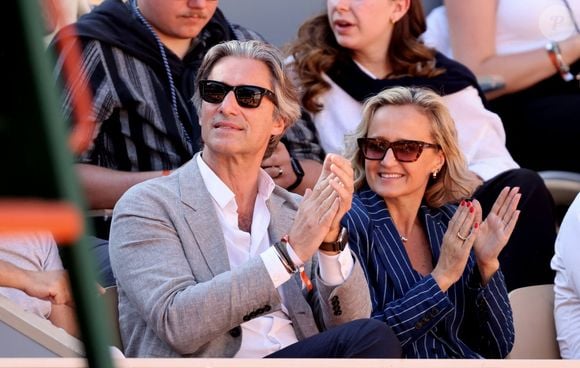 Laurent Solly (président de Facebook France) et sa femme Caroline Roux - Célébrités dans les tribunes des Internationaux de France de tennis de Roland Garros 2024 à Paris le 7 juin 2024.  © Jacovides-Moreau/Bestimage