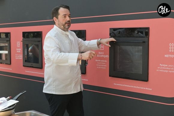 Parents d'Antoine, né en 2015, et de Pia, née en 2020, ils pourraient en effet un jour leur transmettre leurs établissements.

Jean François Piège  - Taste of Paris 2026 au Grand Palais à Paris le vendredi 22 mai 2026.

© Alexandre Fay / Bestimage