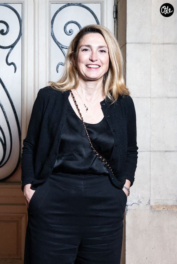 Julie Gayet - Soirée de lancement de la pièce "En attendant Bojangles" au théâtre de l’Oeuvre à Paris le 15 janvier 2026. © Julien Sarkissian/Bestimage