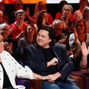 Exclusif - Michèle Bernier et ses enfants Charlotte et Enzo Gaccio lors de l'enregistrement de l'émission "Famille je vous aime" présentée par M. Drucker et qui sera diffusée le 13 juin 2025 sur France 3, aux Studios rive gauche à Paris, France, le 14 avril 2025. © Clovis-Gaffiot/Bestimage